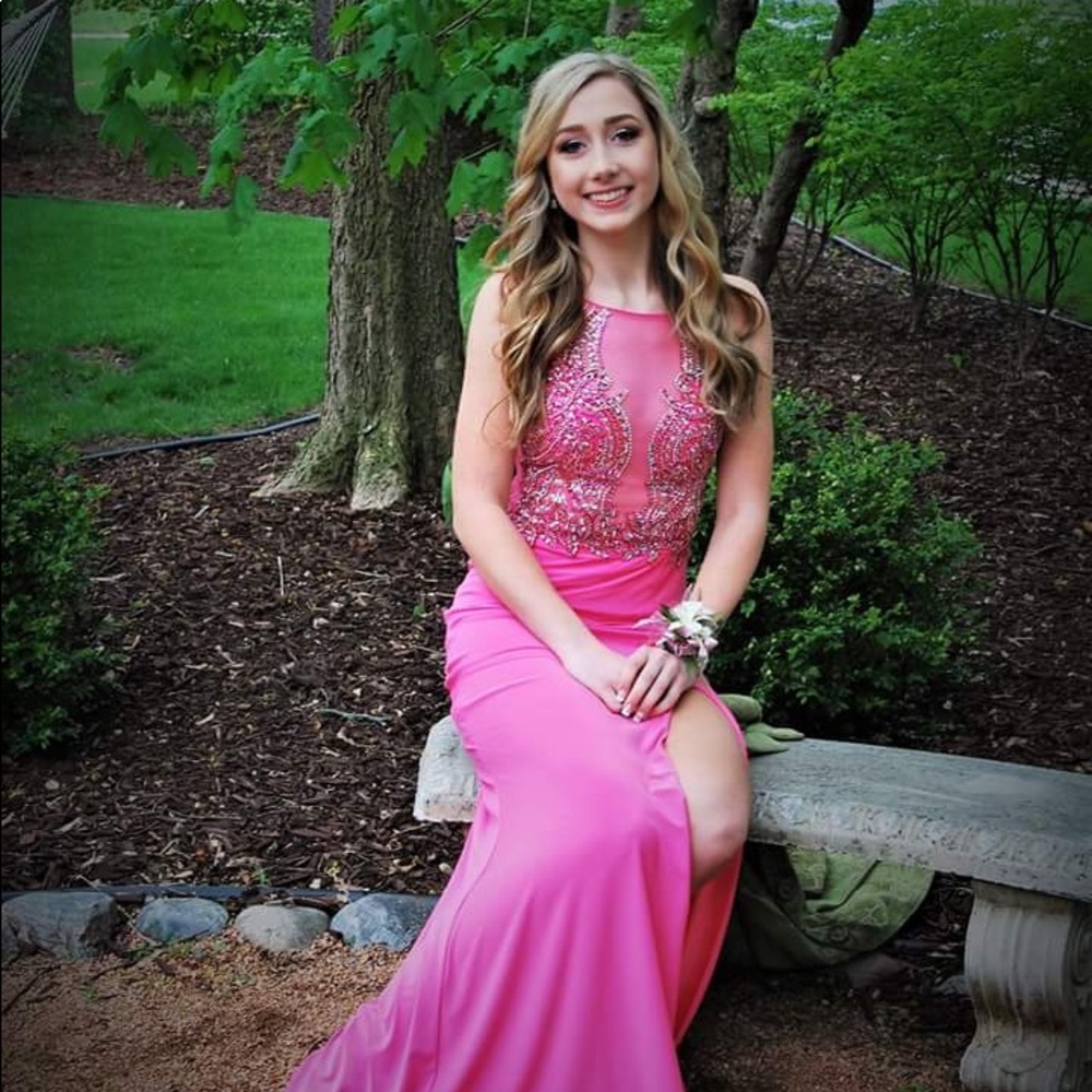 SELLING MY PROM DRESS 💗